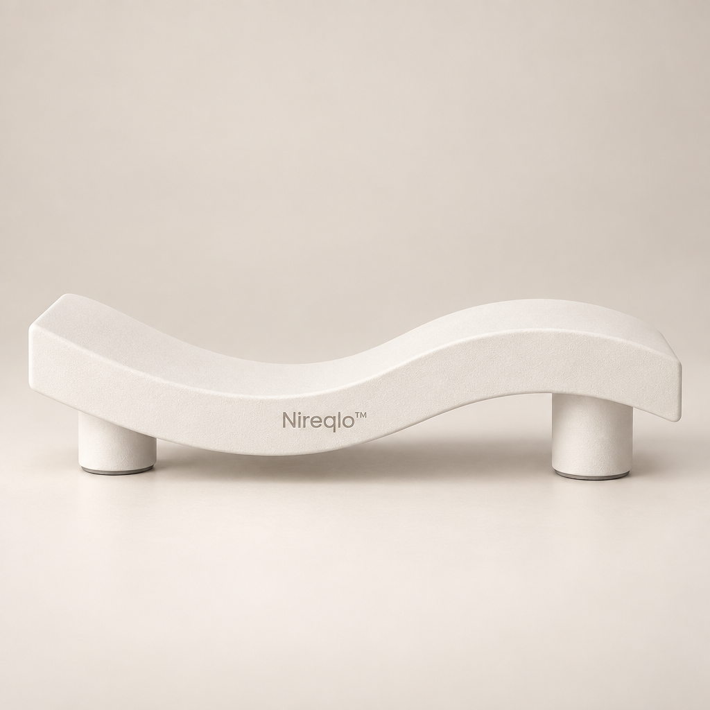 Nireqlo™ Wave-Shape Dessert Display Stand hero product image